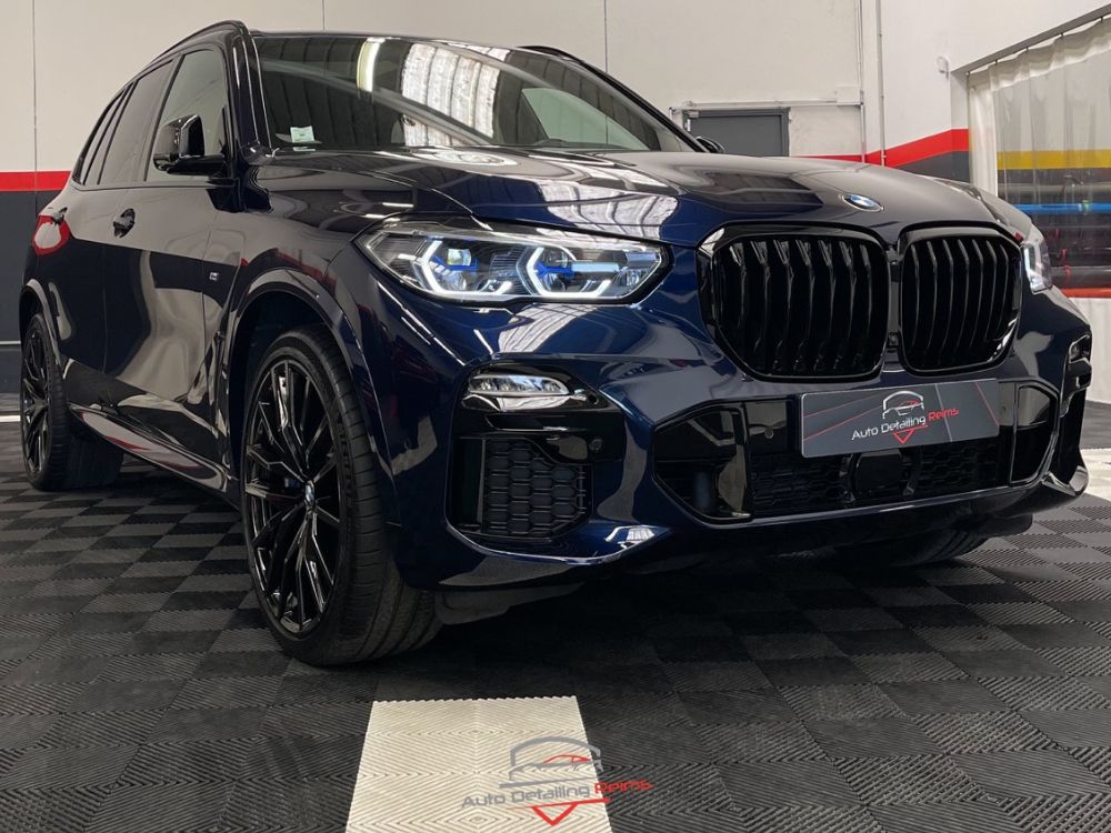 Un BMW X5 45E bien protégé avec un traitement céramique Gtechniq et un film de protection Xpel