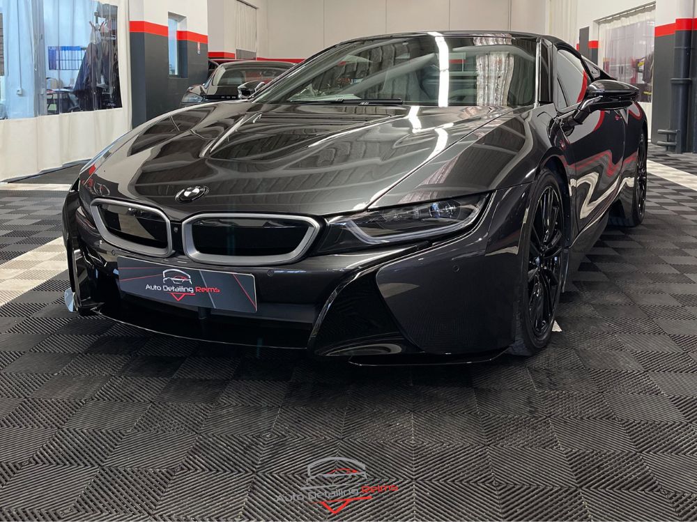 Application d'un film de protection Xpel et traitement céramique sur BMW i8