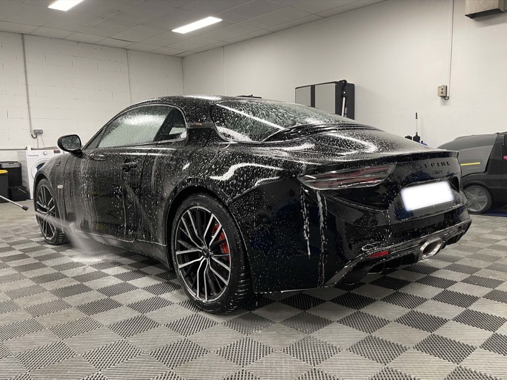 Pourquoi choisir de laver sa voiture avant de partir en vacances ?