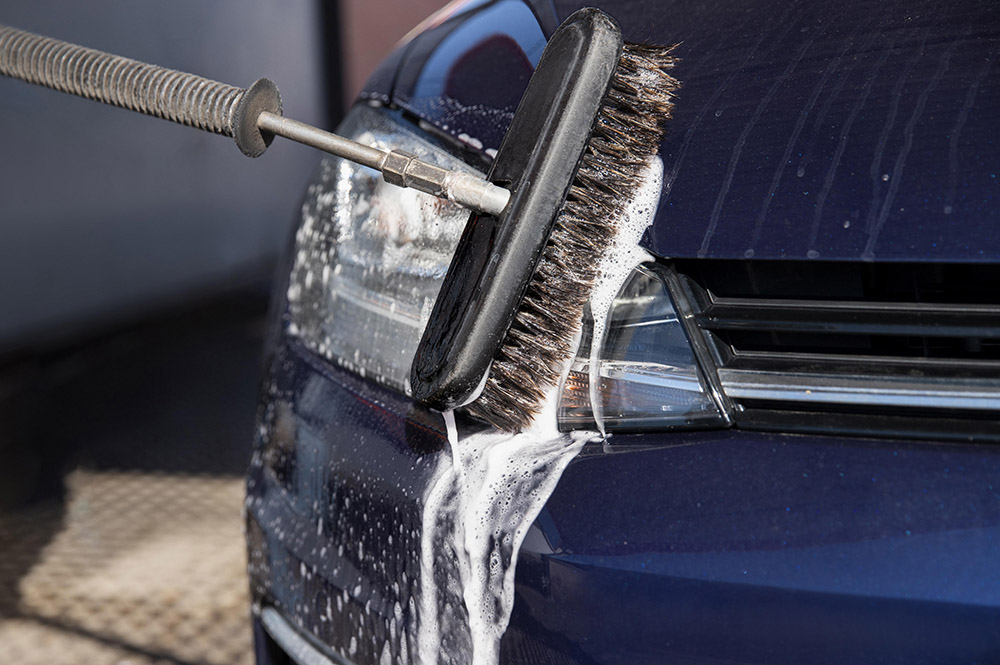 Nettoyer sa voiture en hiver dans une station de lavage de qualité
