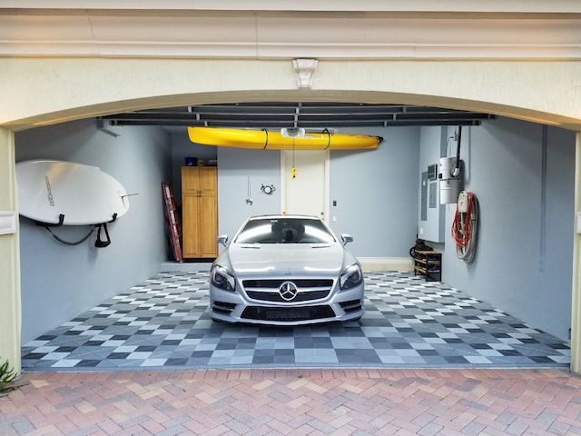 Dalle de sol garage : optez pour un revêtement de sol clipsable, esthétique et performant